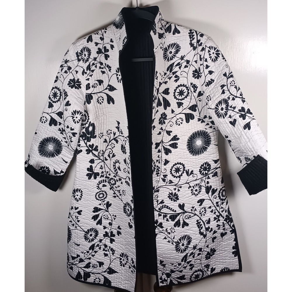 womens Quilted Jacket small Open Front black white  Grannycore  modern trendy